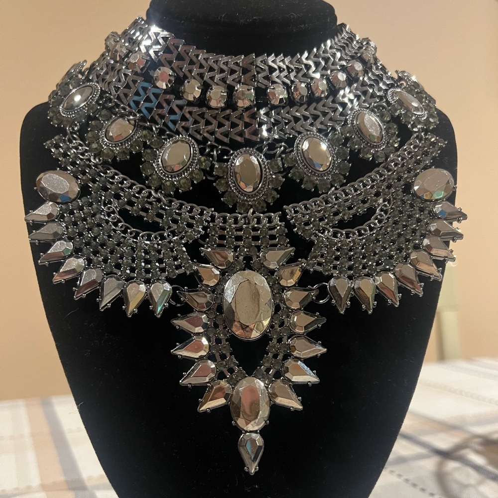 Elegant Statement Necklace